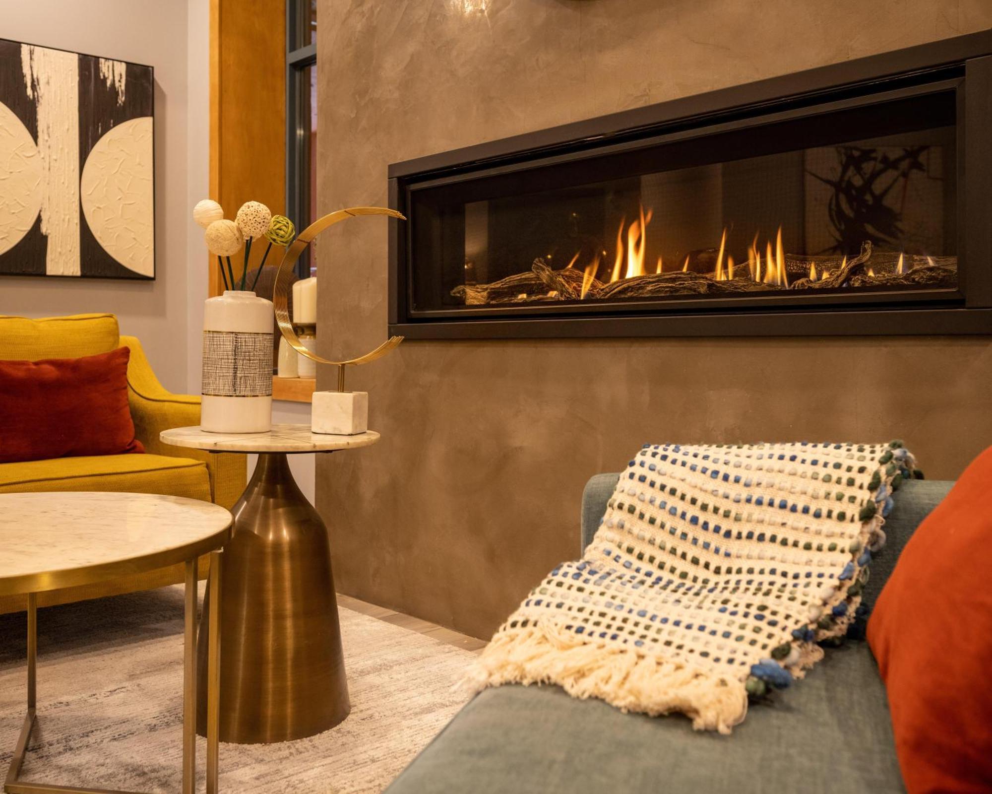 Alpenglow Lodge Family Studio With Murphy Bed By Mva Уистлер Экстерьер фото